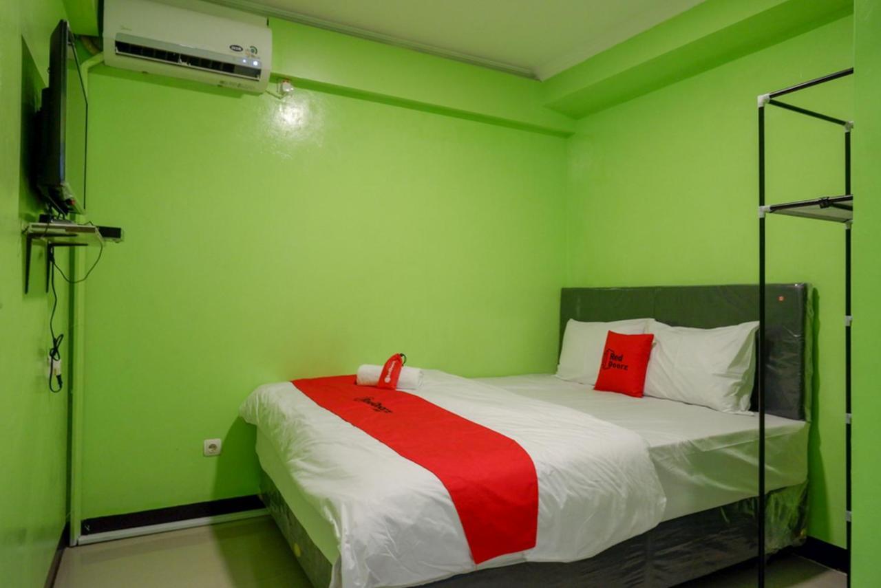 Hotel Reddoorz @ Jalan Gatot Subroto Semarang Esterno foto