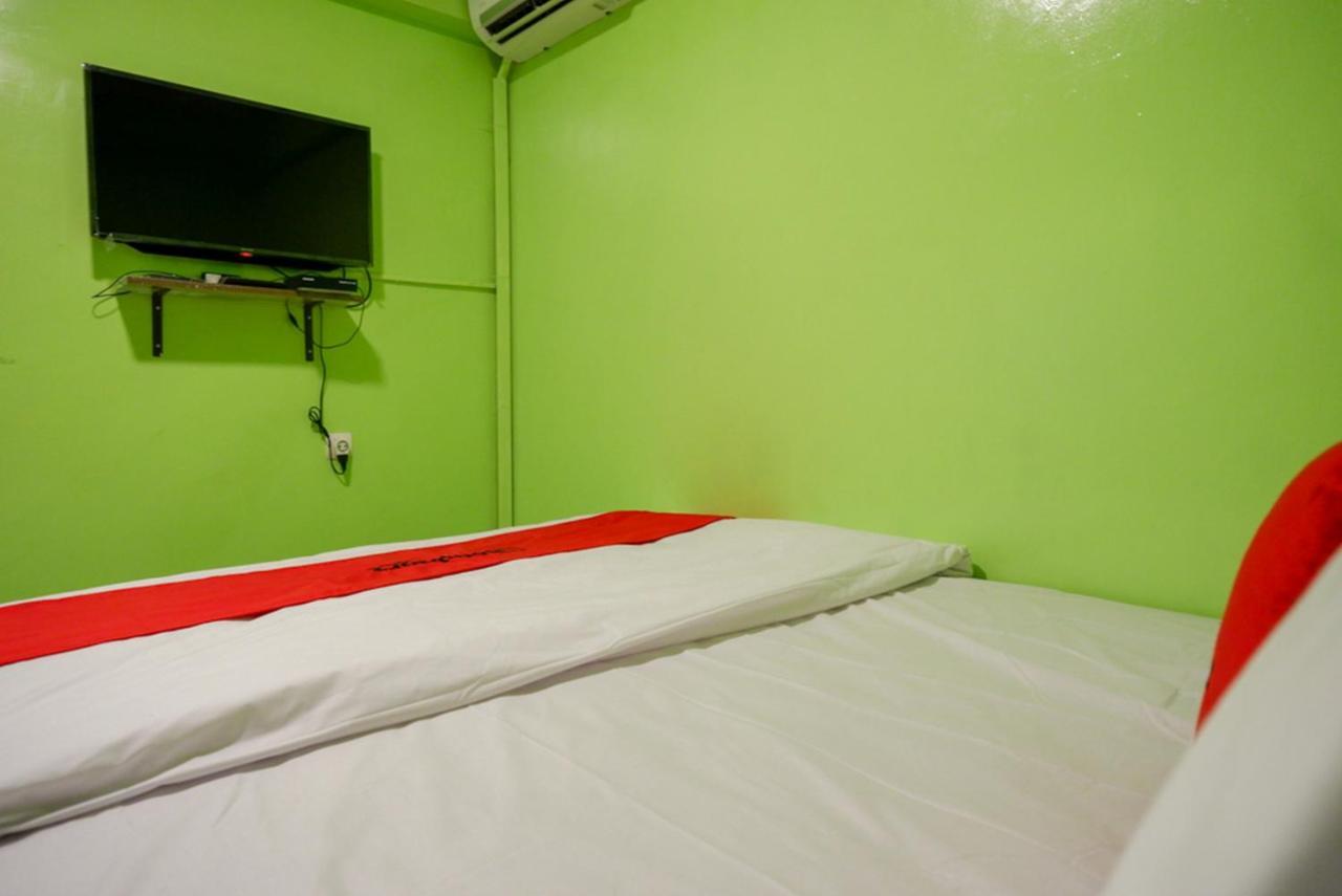 Hotel Reddoorz @ Jalan Gatot Subroto Semarang Esterno foto