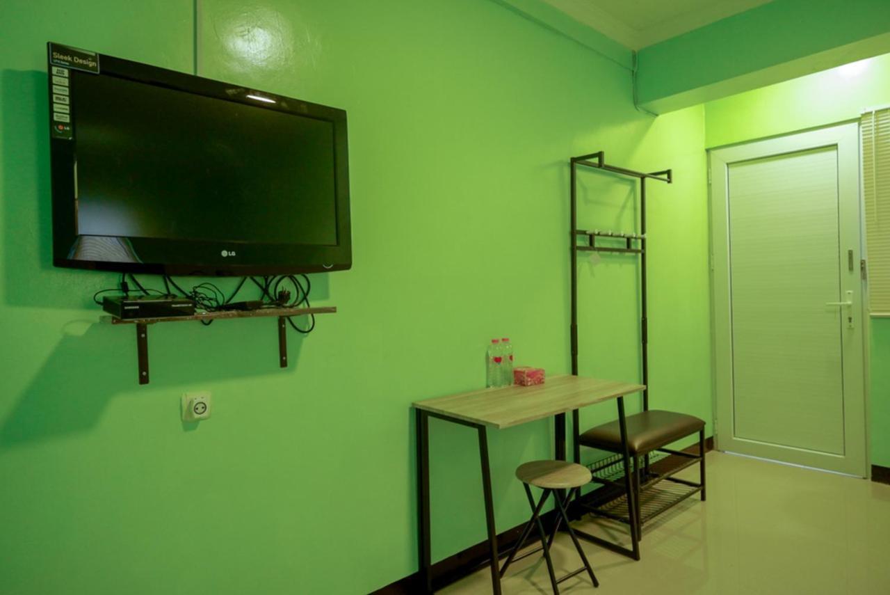 Hotel Reddoorz @ Jalan Gatot Subroto Semarang Esterno foto