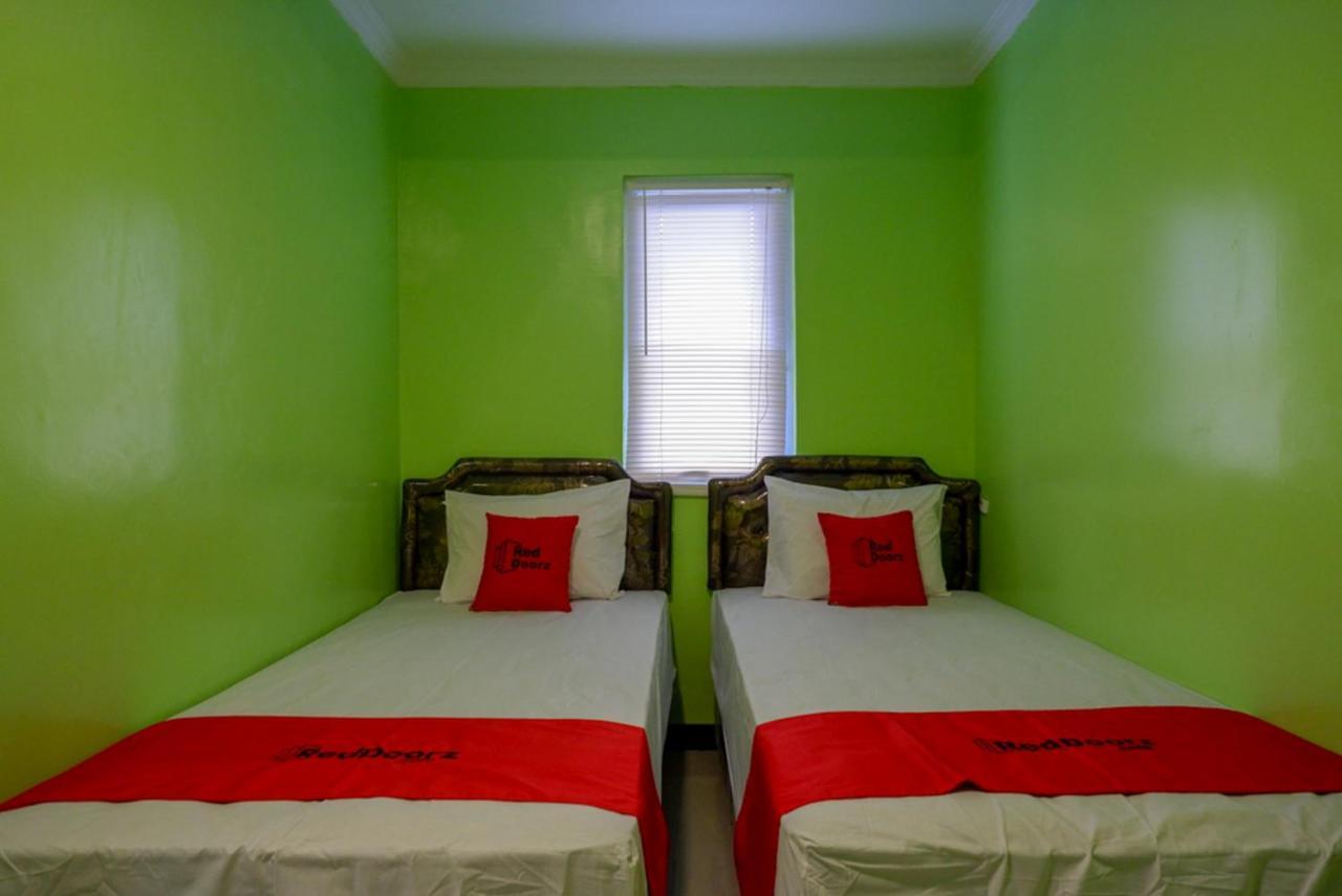 Hotel Reddoorz @ Jalan Gatot Subroto Semarang Esterno foto